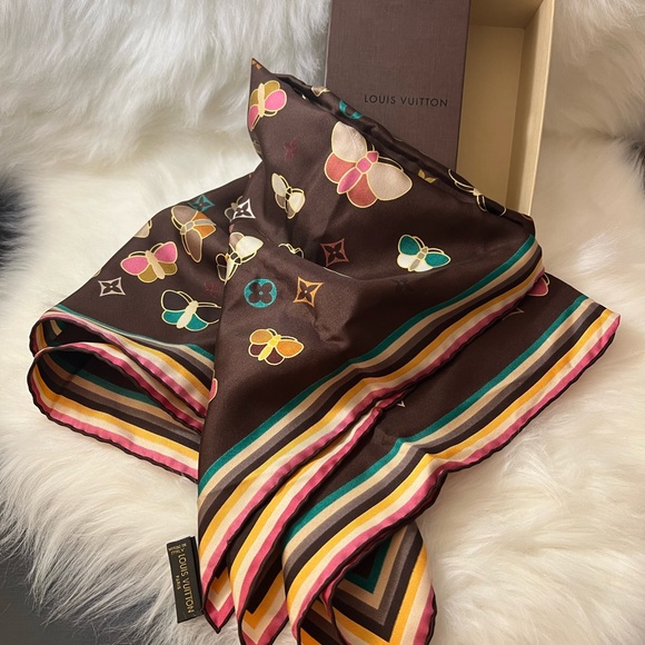 Louis Vuitton SILK NECKERCHIEF🖤🤎💛 - Picture 5 of 7